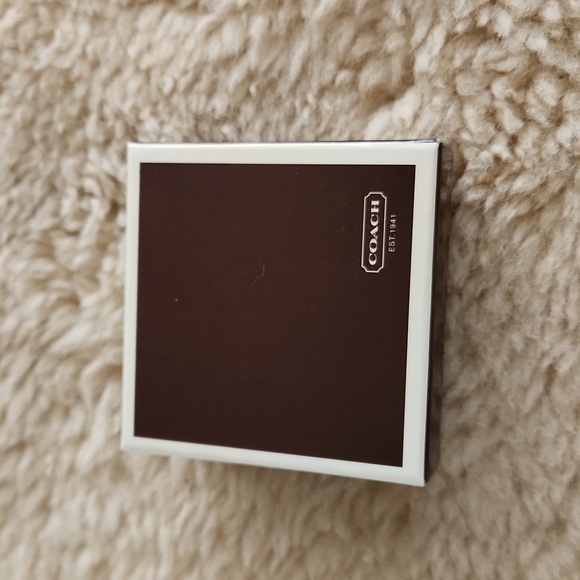 Adorable NWT IOB Coach Apple Picture Frame Key Ring/Bag Charm ๐ - Picture 9 of 12